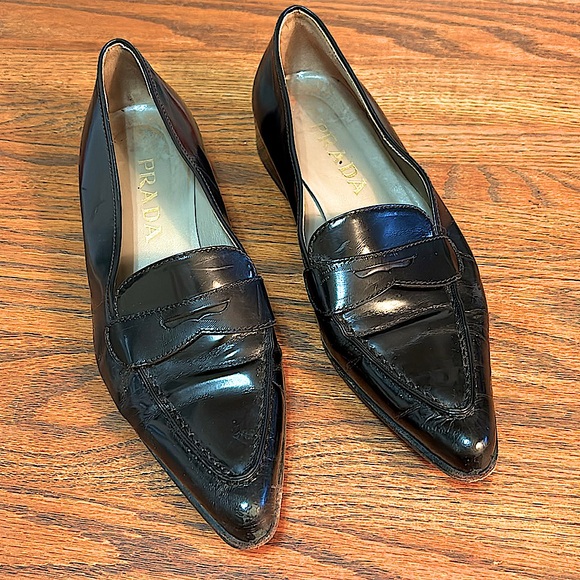 Prada Black Leather Loafers, Pointy Toe. Vintage 1990’s Woman’s size 39 1/2 / 9 - Picture 3 of 16